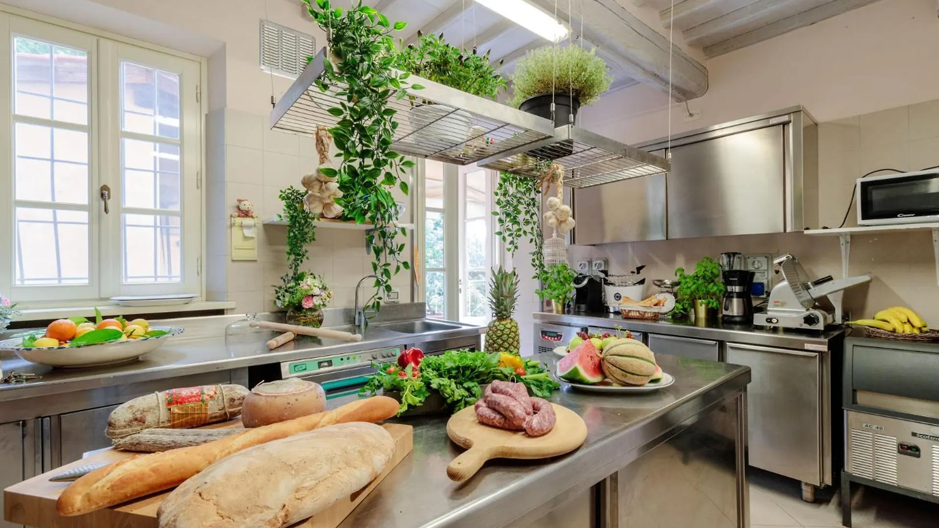 Casolare Dei Colli, Panoramic Private Pool, Lavish Interiors And A Gourmet Kitchen Villa Camaiore