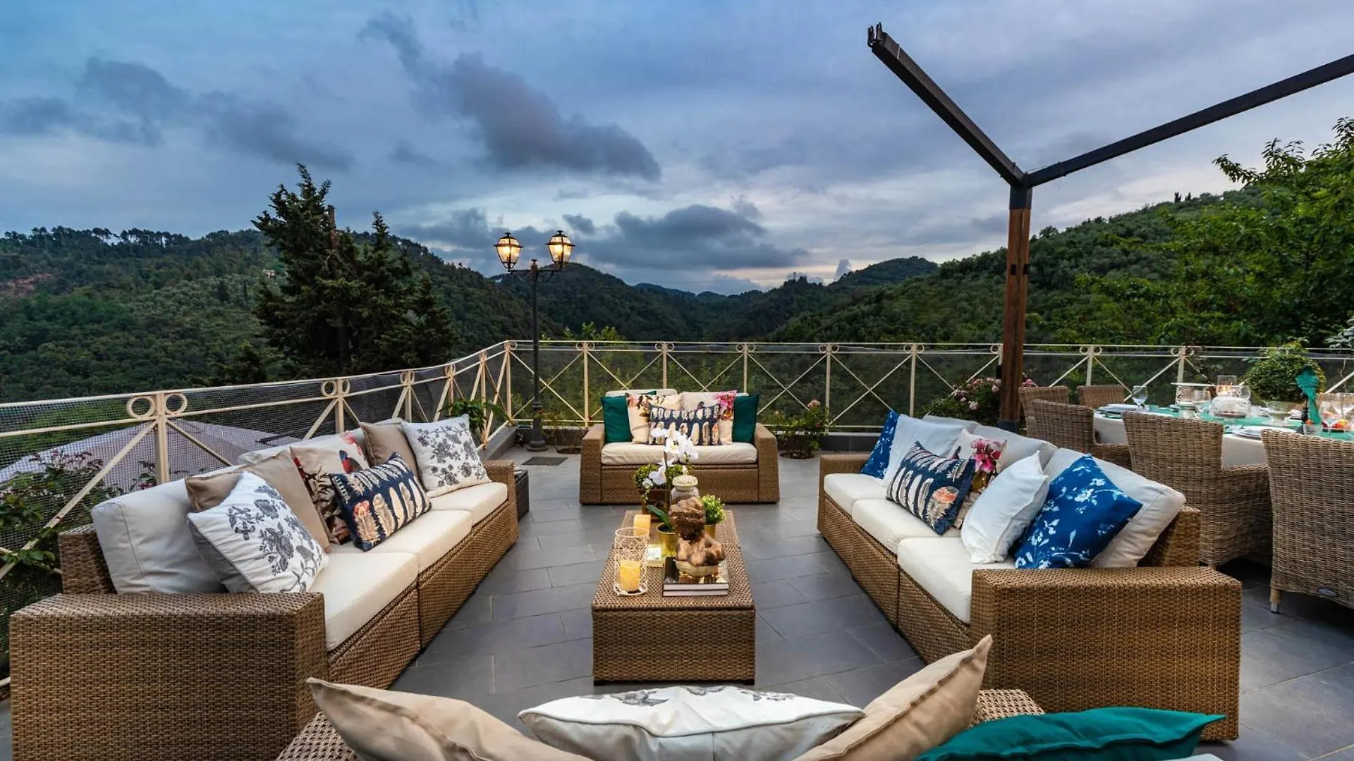 Casolare Dei Colli, Panoramic Private Pool, Lavish Interiors And A Gourmet Kitchen Villa Camaiore